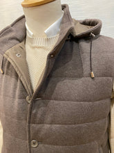 Load image into Gallery viewer, J29-N 166 GILET D-A355-CAPHOOD BROWN
